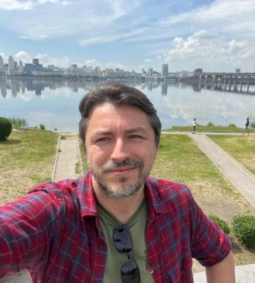 &quot;Днепр стал глыбой, о которой разбились волны &quot;русского мира&quot;: Притула щемяще поблагодарил город