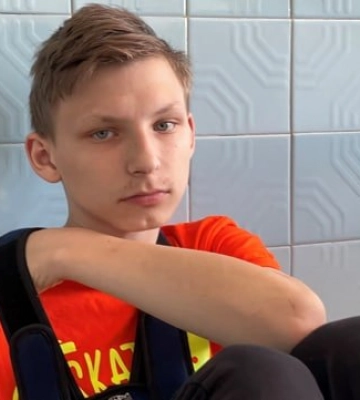 10 дней борьбы за жизнь: осколок разорвал Святославу горло и прошел через все легкое