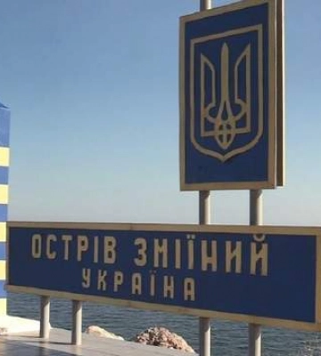 Оккупанты превратили Змеиный в мощную базу для атак на Одессу: свежий спутниковый снимок