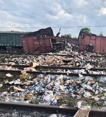Оккупанты попали ракетой в вагон с гуманитарной помощью жителям Мариуполя