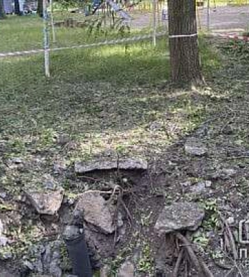 Под Кривым Рогом вражеский снаряд взорвался на детской площадке