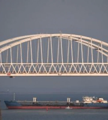 Украинская разведка призвала изучать техдокументацию Керченского моста, намекнув на его небезопасность