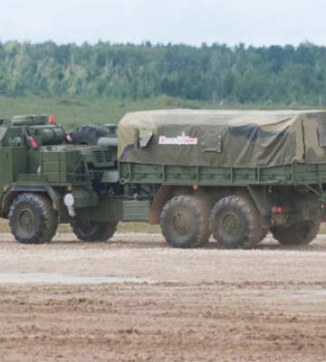 Окупанти будують оборонні споруди на Луганщині та стягують техніку – Гайдай