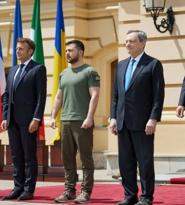 Макрон: Франция, Германия, Италия и Румыния поддерживают предоставление Украине статуса кандидата в ЕС