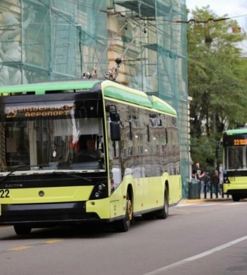 Із 18 червня проїзд в автобусах Львова стане платним для школярів на час канікул