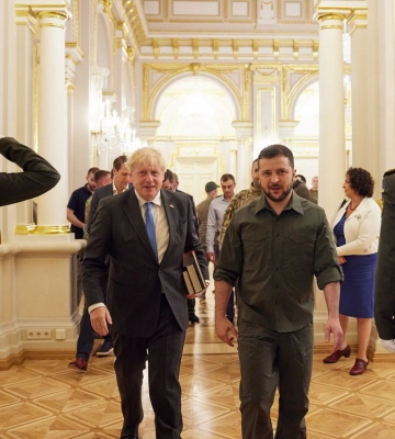 Шаг ЕС навстречу членству Украины, внезапный визит Джонсона в Киев, визы для россиян: главное за 17 июня