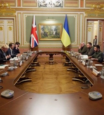 Важке озброєння, ППО та гарантії безпеки України: що обговорювали Зеленський та Джонсон