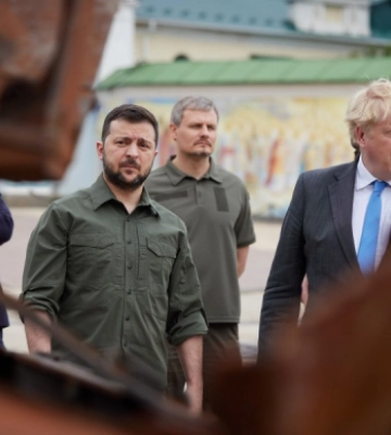 Зеленский сводил Джонсона на экскурсию по Киеву: премьеру дали подарок