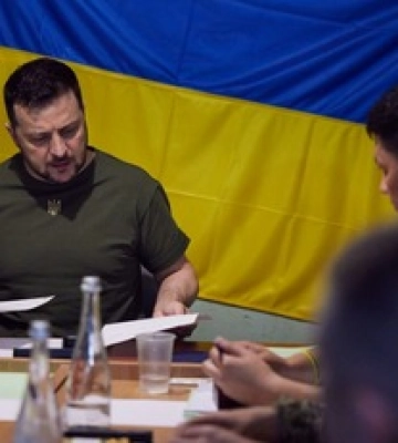 Зеленский прибыл в Николаев и наградил Кима орденом Богдана Хмельницкого: фото