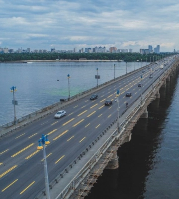 В Киеве возобновляют движение по мостам Метро и Патона