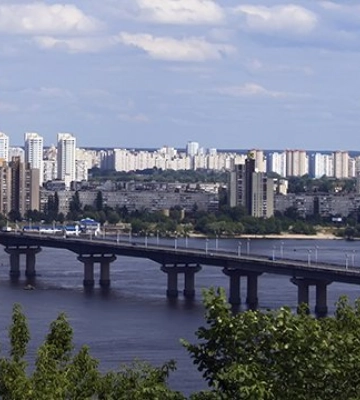 В Киеве возобновляют автомобильное движение по мостам Метро и Патона