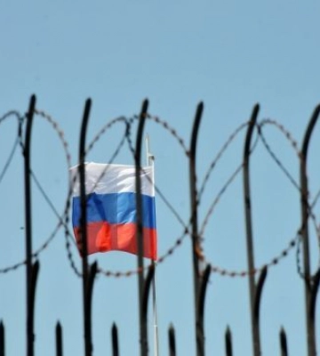 В Мариуполе подросток сорвал флаг РФ: оккупанты объявили на него охоту