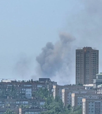 В Донецке горит склад боеприпасов