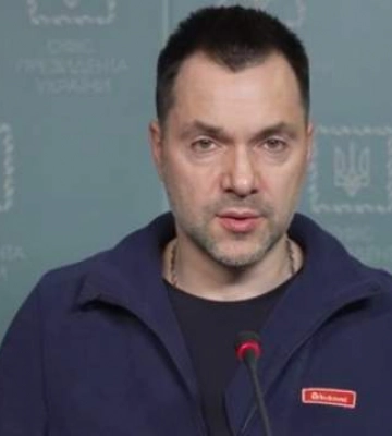 Обстрелы надолго, – Арестович советует харьковчанам вывозить из города детей и пожилых