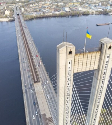 В Киеве закроют Южный мост для личного транспорта