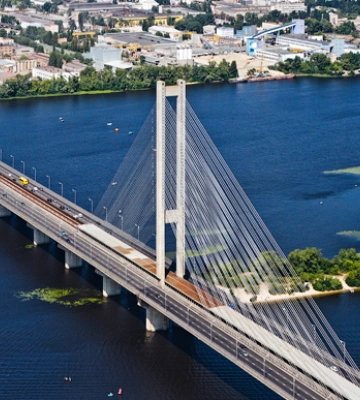 В Киеве закроют Южный мост для личного транспорта