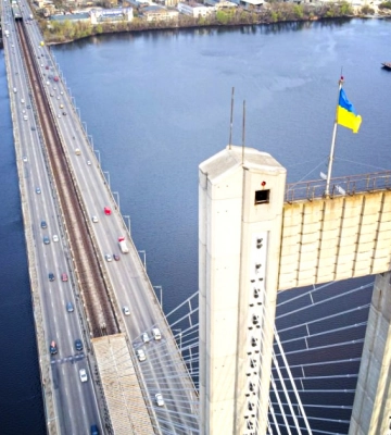 Южный мост в Киеве закрывают для частного транспорта