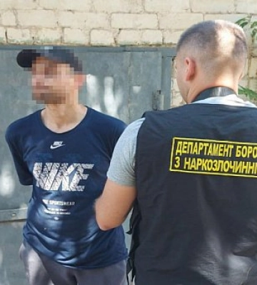У Кривому Розі поліцейські затримали чоловіка із наркотичною речовиною