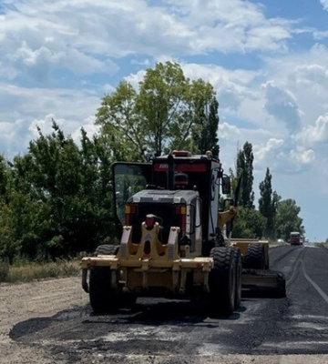 На Днепропетровщине ремонтируют дорогу в сторону Мелитополя