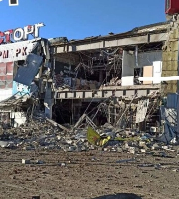 В Харькове заработал супермаркет, в который попала российская ракета