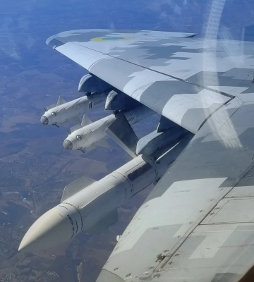 Украинская авиация ударила по скоплению живой силы и техники врага в Херсонской области, - ОК &quot;Південь&quot;