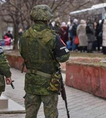 Набивают полные ПАЗики: в Луганске оккупанты снова вылавливают мужчин на улице