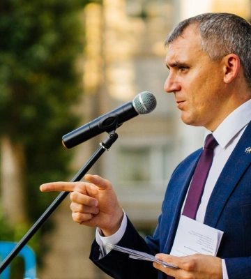 Мер Миколаєва повідомляє про потужні вибухи в місті