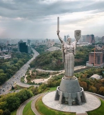 Київ знаходиться під ризиком нового наступу росіян і масованих ракетних ударів