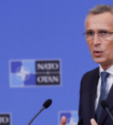 Столтенберг: країни НАТО готові надавати Україні зброю, доки це необхідно
