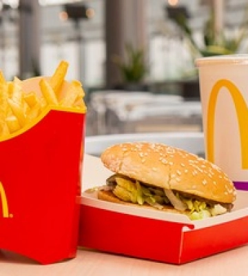 Миють, чистять, прибирають: коли у Києві знову відкриється McDonald&#039;s
