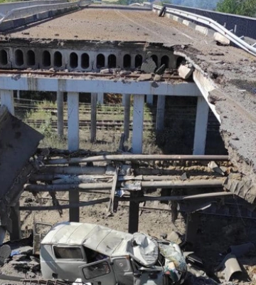 Росіяни нищать з вертольотів дороги та мости, що ведуть до Лисичанська – Гайдай 