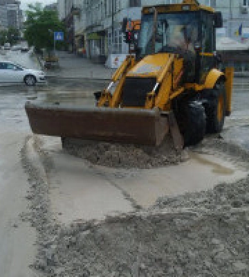 На вулиці Петлюри частково обмежили рух транспорту