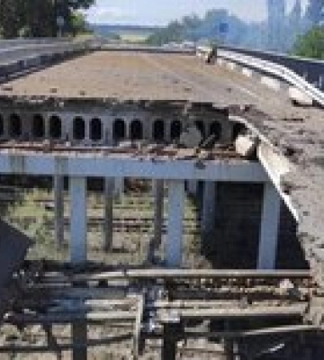 Гайдай: Россияне уничтожают с вертолетов дороги и мосты, ведущие в Лисичанск – видео