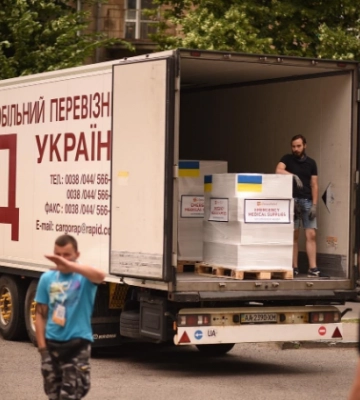 Бронежилети, форма, продуктові та медичні вантажі: чергова підтримка від Дніпра