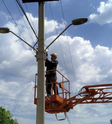 Під Одесою частково відновлюють вуличне освітлення