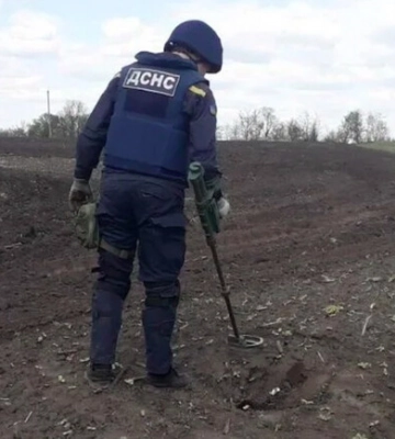 У парки краще не ходити: у Харкові перевірили на наявність мін усі райони міста