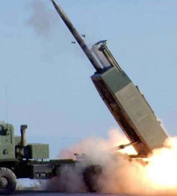 ВИДЕО, как ВСУ с помощью американских HIMARS уничтожили военную базу россиян в оккупированном Изюме