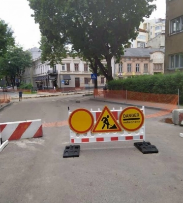 У Львові водіїв авто попереджають про ускладнення руху на перехресті Наукової - Симоненка