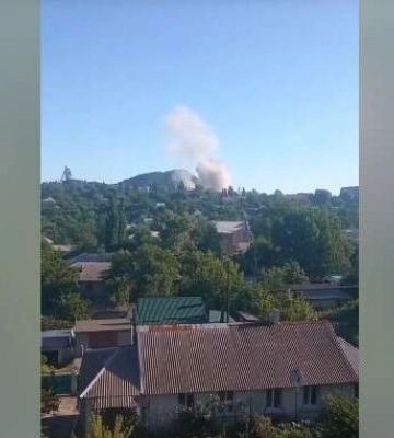 На оккупированной Луганщине горит база оккупантов (видео)