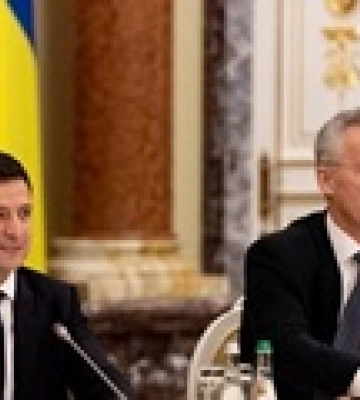 Зеленский поговорил со Столтенбергом перед саммитом НАТО