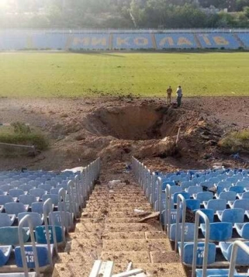 Рашисти розбомбили головний стадіон Миколаєва (фото, відео)