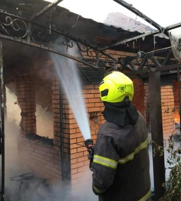 Обстрел поселка в Одесской области: сгорели 4 дома, есть пострадавшие, среди которых 3-летние сестры