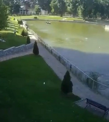 Обстрел Кременчуга: появилось видео первых минут удара ракеты