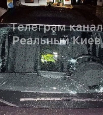 Під Києвом під час грози град пошкодив автівки