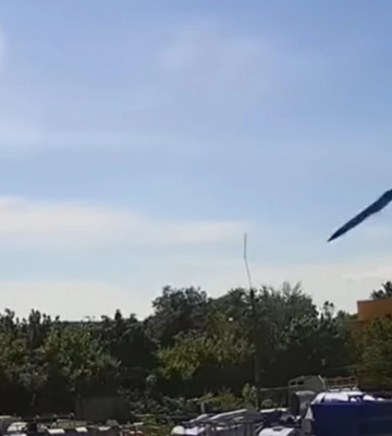 Чтобы никто не лгал: Зеленский показал видео попадания ракеты в Кременчуг