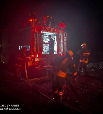 У Білгород-Дністровському районі вогнеборці ліквідували велику пожежу на сміттєзвалищі
