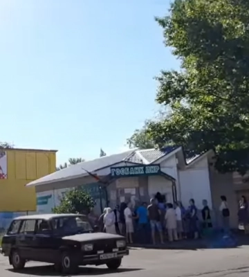 Житель Луганска рассказал об огромных очередях в «банк ЛНР». И назвал причину ажиотажа