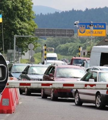 Останні дні &quot;нульового розмитнення&quot;: водії масово переганяють &quot;євробляхи&quot; через кордон