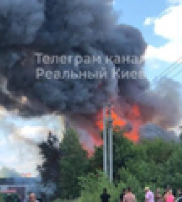 У Києві сталася масштабна пожежа на СТО