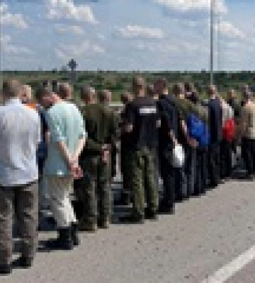 Більшість бійців важко поранені: перші фото після повернення 144 українських захисників з полону